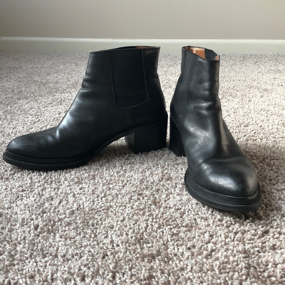 Leather bootie